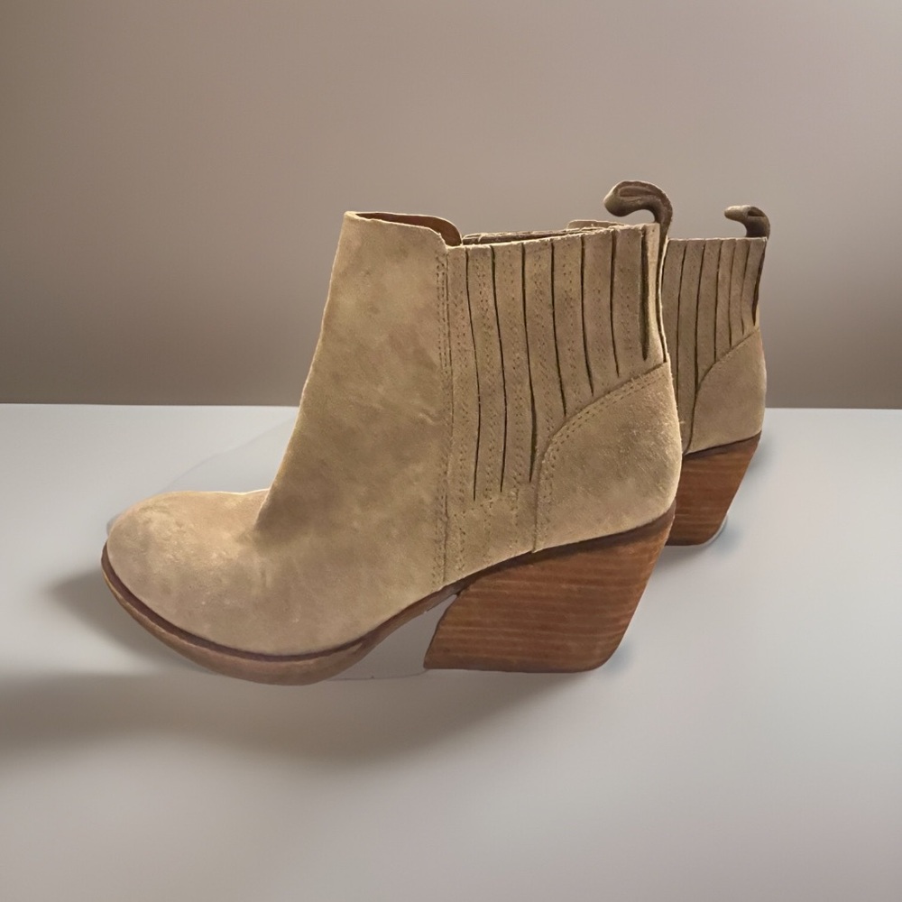 Kork Ease Tan Ankle Booties Suede slip on Western Boots Boho Chunky Heel 7 1/2 M